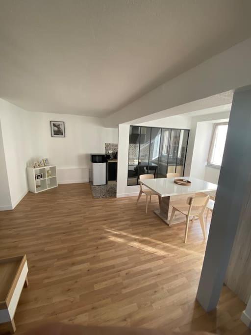 Appartement T2 Centre Ville Доль Экстерьер фото